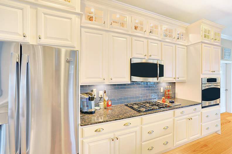 white kitchen cabinets